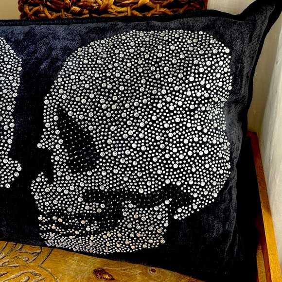 🎉HP🎉💀Gorgeous Skull Accent Pillow 💀Sparkling beaded design! NWT! - Picture 7 of 16